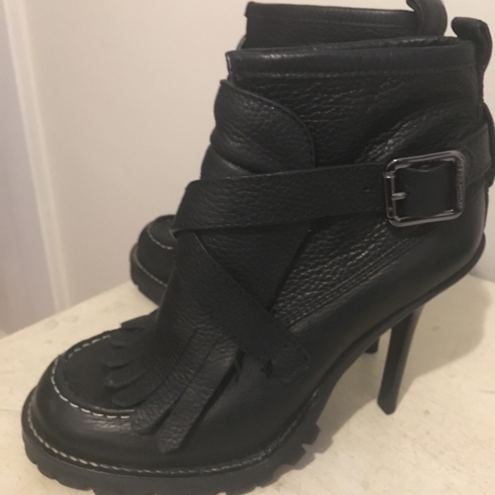 Tory Burch boots size 8